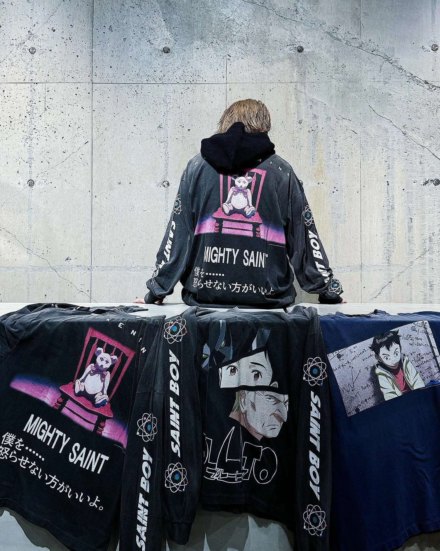 SAINT M × × × × × × Customized co-branded model with correct main mark and wash mark